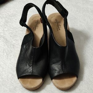 Collection B Black and Tan Women's Sandals